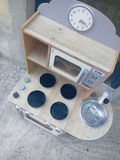 toy kitchen