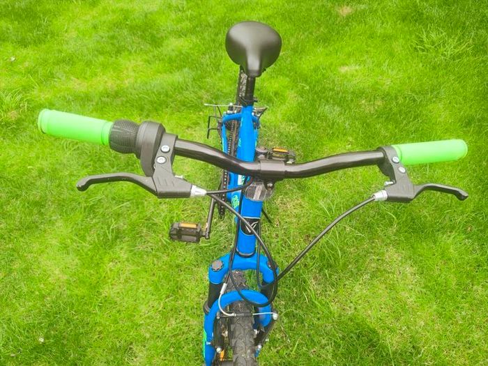20" Bike incl matching helmet Like New