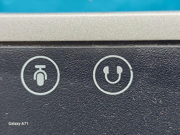 HP Pavilion zv6000, Windows XP, in excellent cosmetic condition, A Genuine real Blast from the past