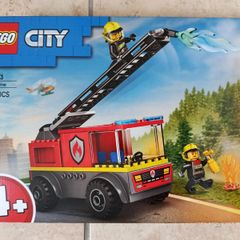 LEGO CITY 2025 Fire Engine Ladder Truck with Two Firefighters 82 pcs Code 60463