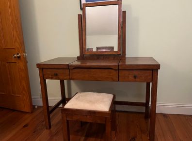 Dressing table or desk