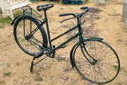 Vintage Bike on Stand KAS1312