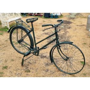 Vintage Bike on Stand KAS1312