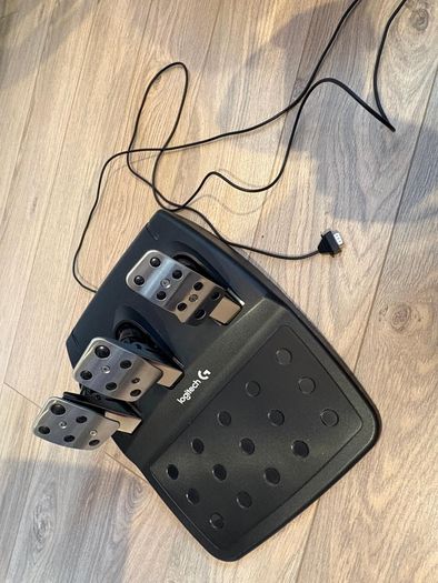 logitech G920 Xbox PC wheel pedals shifter
