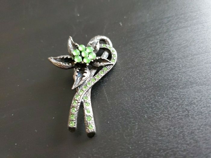 Brooche