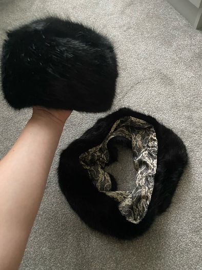 Laura Ashley Women's furry snood and hat