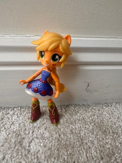 My Little Pony Equestria Girls Minis Fall Formal School Dance Applejack Used Please see photos