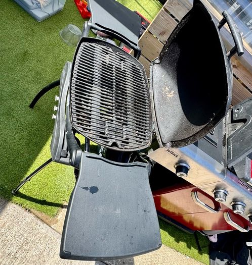 Weber Q2000 Gas BBQ & Stand