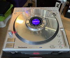 Technics SL DZ1200 turntable
