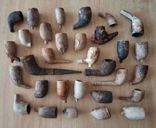 Lot of vintage clay pipe bowls
