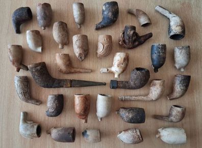 Lot of vintage clay pipe bowls