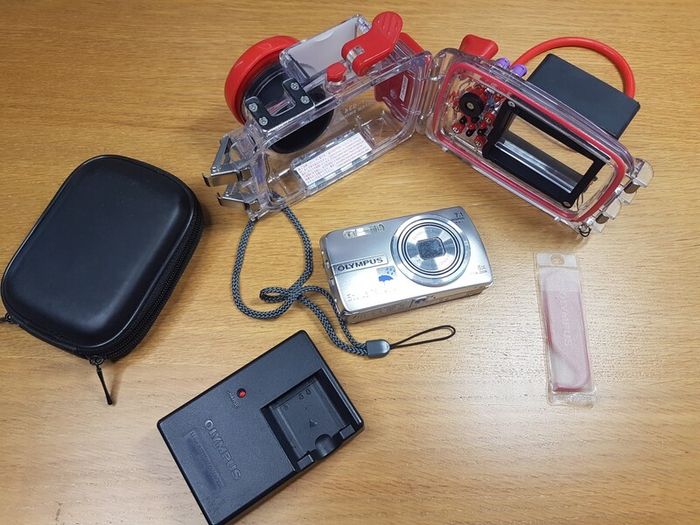 Camera with waterproof case up to 50m depth