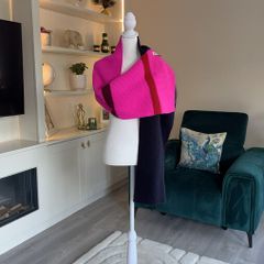 Brand-new Ladies Neon Pink & Navy Lambswool Scarf