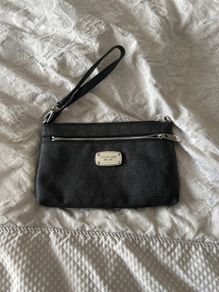 micharl kors black bag - wrist