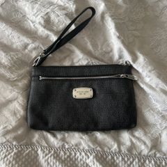 micharl kors black bag - wrist