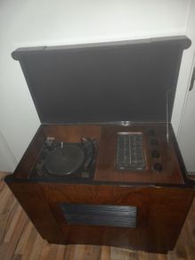 Antique Garrard Walnut Radiogram Model RC 80 Automatic Record Changer