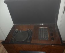 Antique Garrard Walnut Radiogram Model RC 80 Automatic Record Changer
