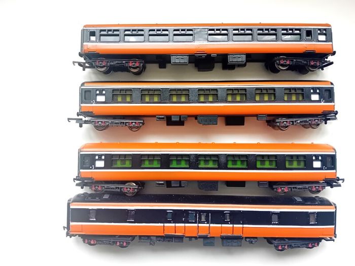 Model Railway  Irish Mk2 Coach Set