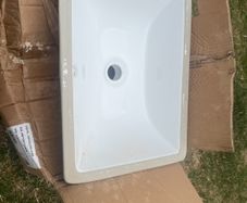 Undermount ceramic bathroom basin