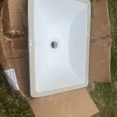 Undermount ceramic bathroom basin