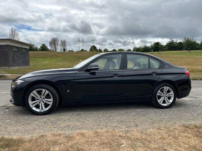 BMW 330e // Low mileage // Perfect condition