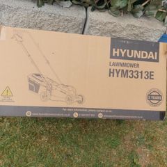 Electric lawnmower