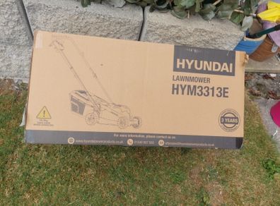 Electric lawnmower