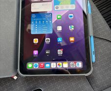 ipad 11 128G with AppleCare & Warranty