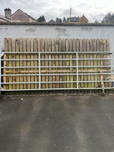 Gate