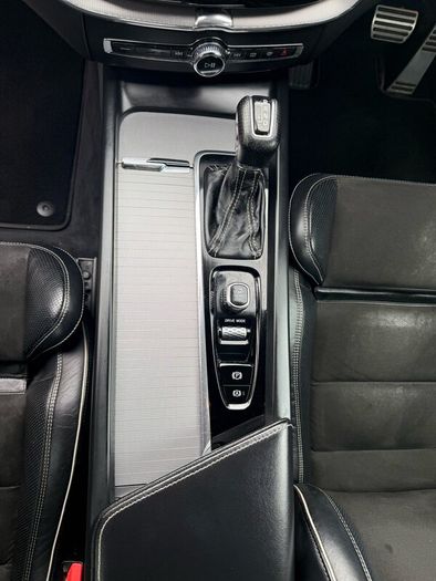 Volvo XC60 - Automatic - R Design- D4 - AWD