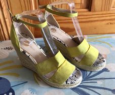 RIVER ISLAND Ladies suede mustard yellow high wedge sandals size 5