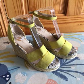 RIVER ISLAND Ladies suede mustard yellow high wedge sandals size 5