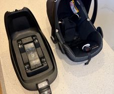 Maxi Cosi Pebble Plus and 2way Family Fix Base