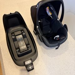Maxi Cosi Pebble Plus and 2way Family Fix Base