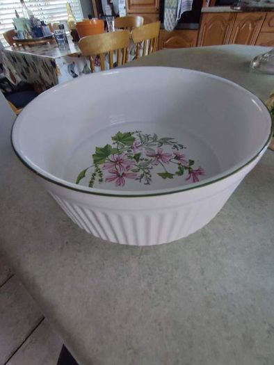 Vintage Souffle Oven or Serving Dish Wiled Mallow Ulster Ceramics Irish 20cm diameter and 7 cm. high made in Ireland
