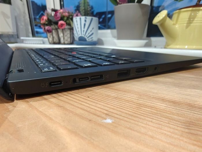 Lenovo X1 Carbon Gen8  Laptop | i7 vPro | 16GB | 256GB | 14" FHD | Win11