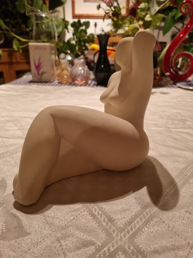 Female figurine made of white stone - Artistorika Made in Malta
