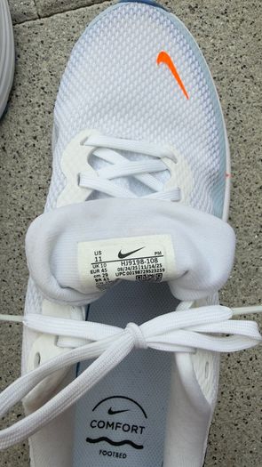 nike revolution 8