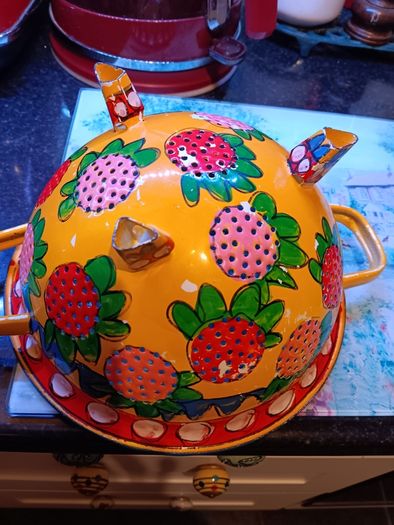 Vintage style colander