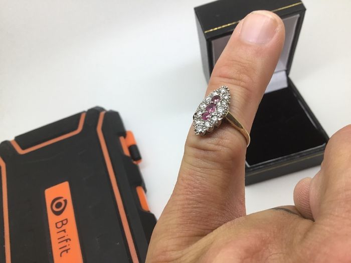 Stunning 9ct Gold Pigeon Blood Ruby & Diamond Marquise Navette ring. Size M 1/2