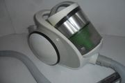 Bagless vacuum cleaner