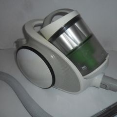 Bagless vacuum cleaner