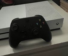 Xbox One S - with controller