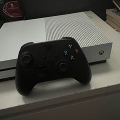 Xbox One S - with controller