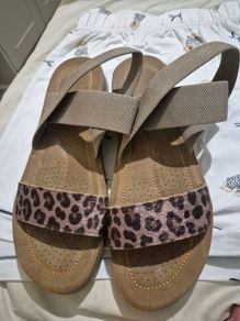 sandles size 7 new