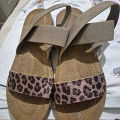 sandles size 7 new