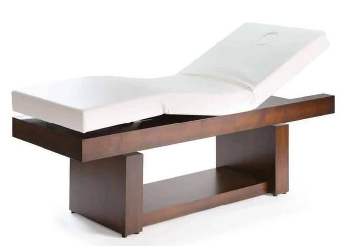 treatment table/bed