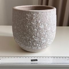 Decorative white planter/pot