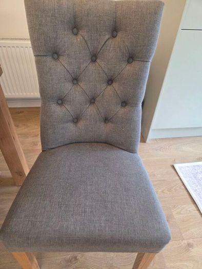 Extendable Dining table and chairs