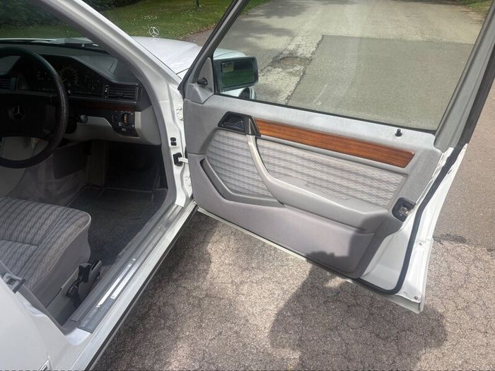 Mercedes-Benz 300D W124